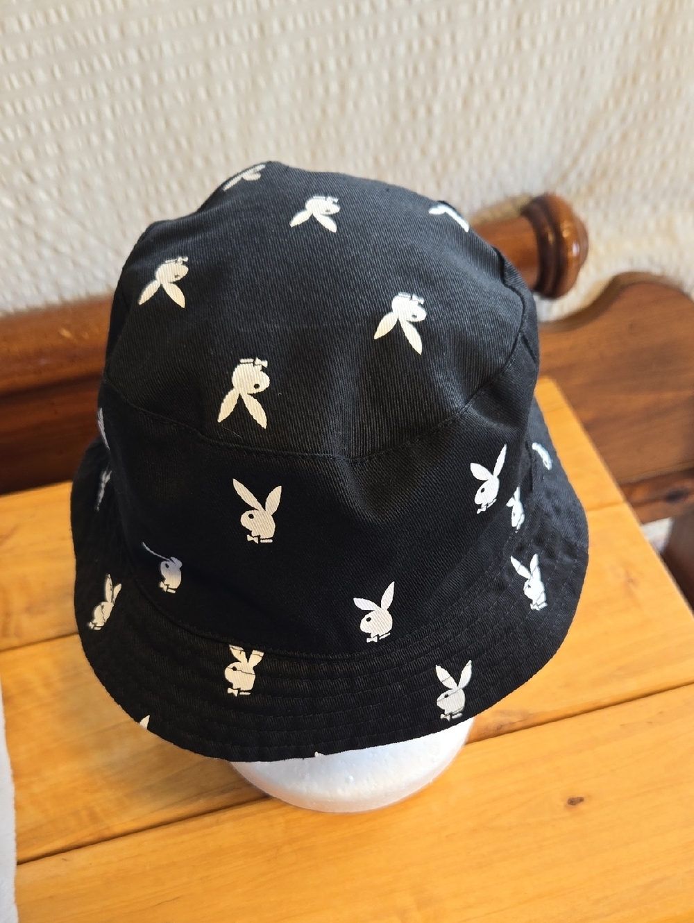PLAYBOY Reversible Bucket Hat - Picture 3 of 9
